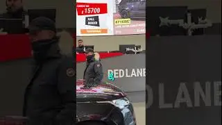 Высококлассный Urban Velar проезжает по дороге &mdash; можно ли его купить?