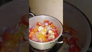 let's make some party jollof rice by steamling our peppers first.
