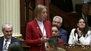 Sen. Blakespear Celebrates the Swearing-In of New Senate Leader Monique Lim&oacute;n