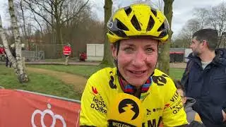 Kapotte Marianne Vos valt naast podium op NK veldrijden 2025 in Oisterwijk