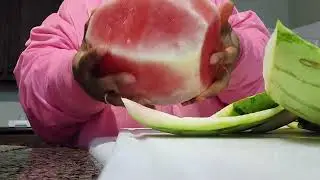 Slicing watermelon