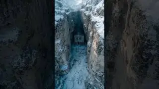 City Discovered Built Into Back Wall of Arctic Canyon
