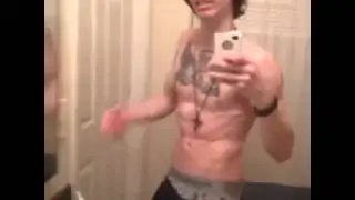 White Kid Rapper Vine Video FUNNY!! Ill Send Some Shots At Your Fitted!!
