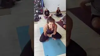 SESIÓN DE ASHTANGA YOGA CON NUESTROS ALUMNOS MAYORES DE 60 AÑOS