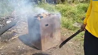 Fazendo carv&atilde;o pra minhas planilhas no sapequeiro 🙏🏻🙏🏻🏡🌵☀️&hearts;️😘