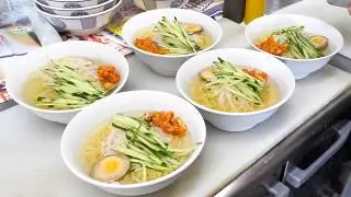 How 200 Customers Swarm a Giant Fried Rice Lunch Rush at a Chinese Diner, Japan