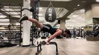 Straddle Planche hold (7.74 seconds)
