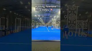 Running #forehand #drivevolley #forehandwinner #padeltips #padel #padelvideos #pavvygbooms #padeluk