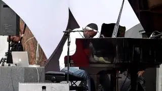 Dado Trist&atilde;o (SAND&Aacute;LIA DE PRATA) [Piano na Pra&ccedil;a] (11/2011) 2