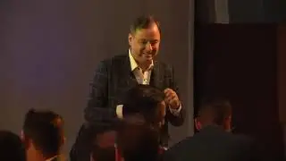 Talk To The Screen - Close up & iPad Magician