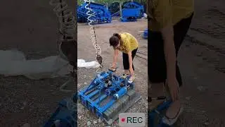 women use concrete block lifting clamp,easy and quick for lifting and stacking bricks.