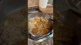 Salmon Patties (4 Ingredient Salmon Cakes) RECIPE on dinnerin321.com #seafood #cheap #salmon #recipe