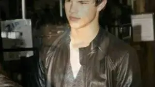 taylor lautner (right round)