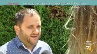 Il Sindaco di destra a fianco degli immigrati
