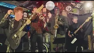 Greg Hoy & The Boys - Keep Feelin' Caffeination (Live at Fogfest)