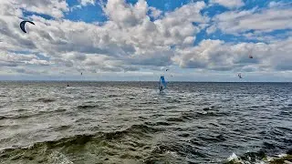 Jurata, woda i wiatr - podziwianie kitesurfingu nad Zatoką Pucką (AMW Rewita)