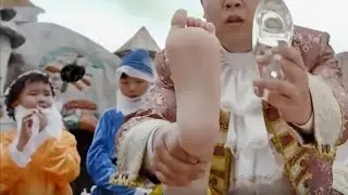 Actress's feet and soles 010