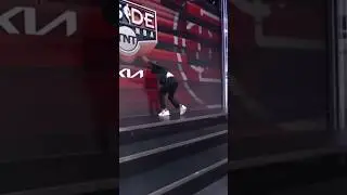 Kenny trips AGAIN on live tv 😂 #nba #shaq #insidethenba #nbaontnt #charlesbarkley