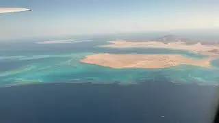 Египет. Остров Тиран под крылом самолета. Egypt. Tiran island.