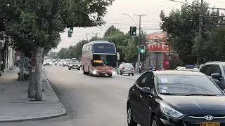 Buses de la empresa sol y mar l&iacute;nea 305 y pullman bus pasando por el centro de Villa alemana 