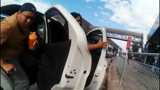 Pilotando moto com m&uacute;sica no tr&acirc;nsito de Suzano.