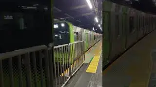 新宿駅｜山手線（JR東日本E235系電車）内回りの発車。日本の鉄道。R8/1（東京都）JR EAST Yamanote Line Shinjuku Station Tokyo JAPAN TRAIN