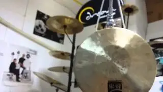 Opera gong bend up