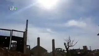 (Guerra na S&iacute;ria) For&ccedil;as de Assad usando bomba de barril em Daraa