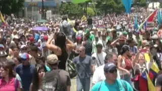 Protesters, Security Forces Face Off in Eastern Caracas