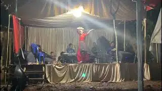 Tari jaipong || lagu dadakan jadinya aga ragu, tapi tetap profesional walaupun ga bisa tari