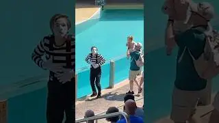 🤡 Lot of Laugh with Mime 🎬1 @ Sea World Orlando #mime #laugh #smile #funny #seaworld #enjoy #happy