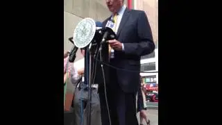 Bill de Blasio Calls on Anthony Weiner to Withdraw