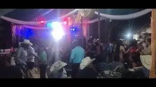 Bailando en la playa