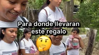 🔵Emely iba feliz con este regalo vean para quien es ? 🤔