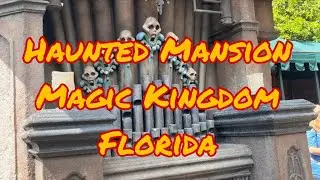 Hounted Mansion by Disney&acute;s Magic Kingdom On Ride