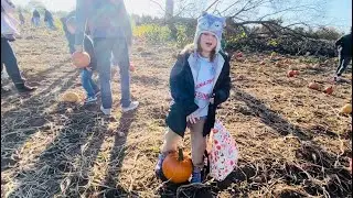 Charlie's field trip to Evan's Orchard!