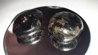 How to tell the difference between astrophyllite and arfvedsonite