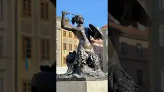 The Mermaid of Warsaw Statue in the old town market square, Poland🇵🇱   #warszawa #shorts