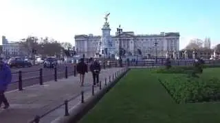 Beautiful Buckingham palace and the Garden -  London. Londres.