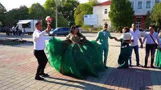 STILQN  I  ANI  MOMIN DEN