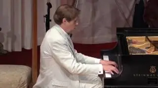 Perfessor Bill Edwards performing 