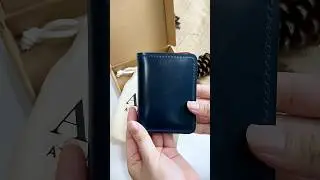 Semi Shell Cordovan &ndash; Pueblo Leather Vertical Bifold Card Holder | Atelish