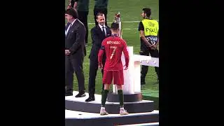 Ronaldo Reacts Smile The Trophy 🤩