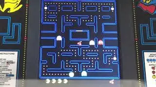 PAC-MAN &ndash; &frac14; Scale Arcade Cab Close up Gameplay