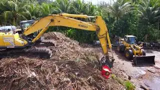 Processing landscaping waste with ALLU D-Series Screening Bucket