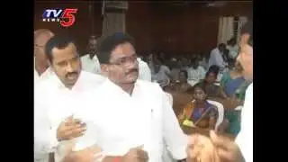 ZP Carrying Gun to ZP Meeting Causes Chaos - Karimnagar : TV5 News