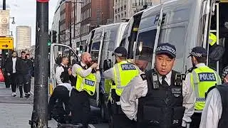 riot police putting on riot gear marble arch 25 September 2022 #metpolice