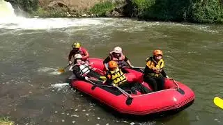 Welcome kasembon rafting #sumberdandangrafting yang hampir terbalik karena.....