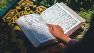Aaen Quran pak ki tilawat sunen Mery sath