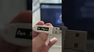 Вставь флешку с т̶р̶е̶т̶ь̶е̶г̶о̶ первого раза